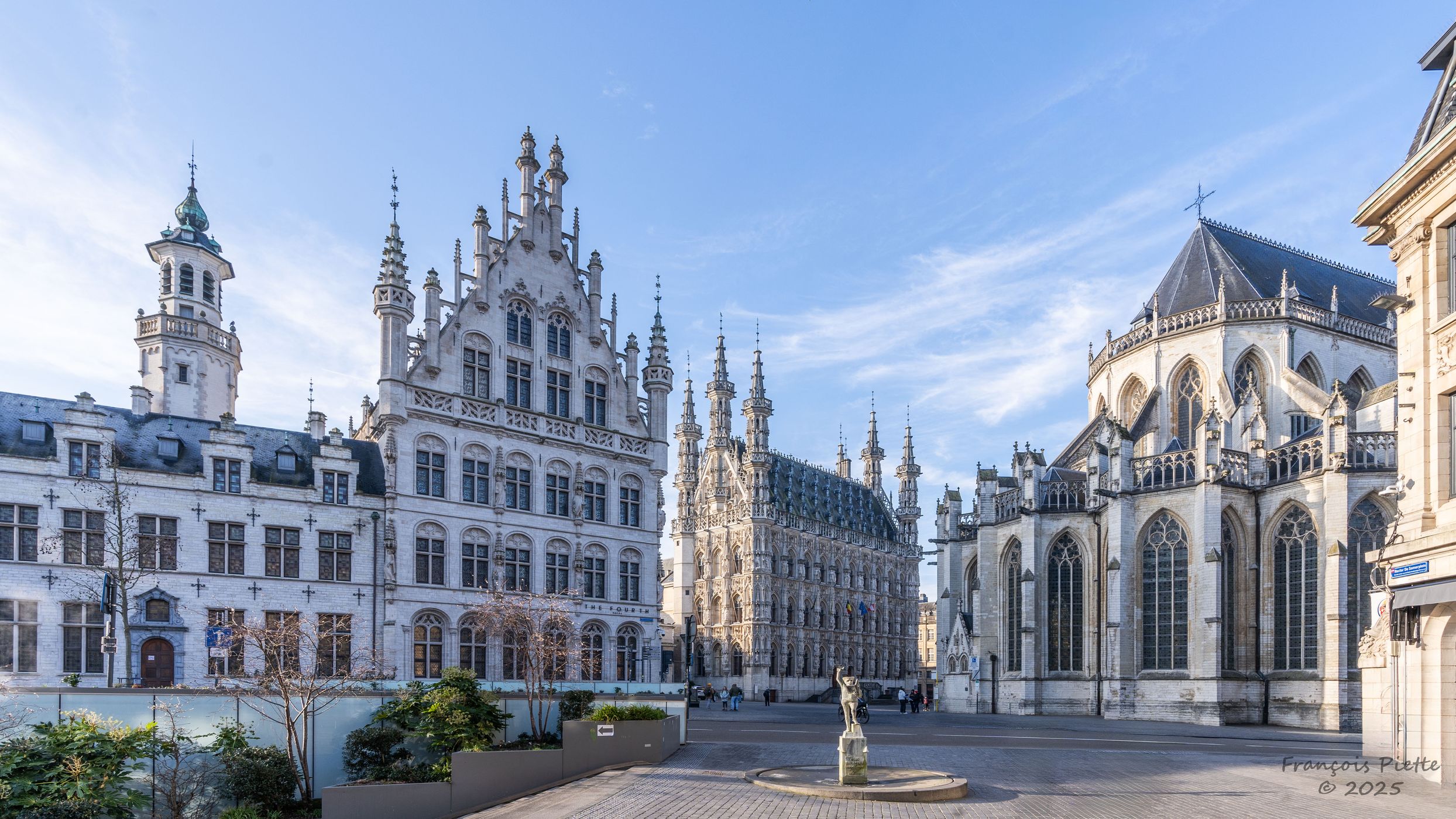 Fonske Statue and Leuven City Hall, Belgium