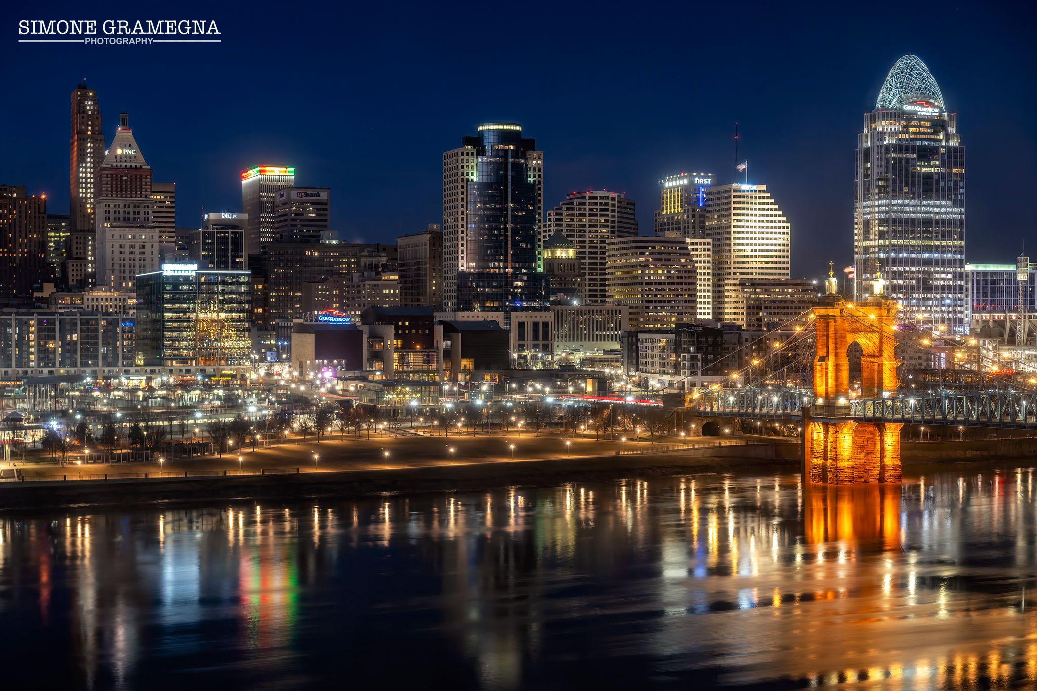 John A. Roebling Suspension Bridge & Cincinnati Skyline, USA