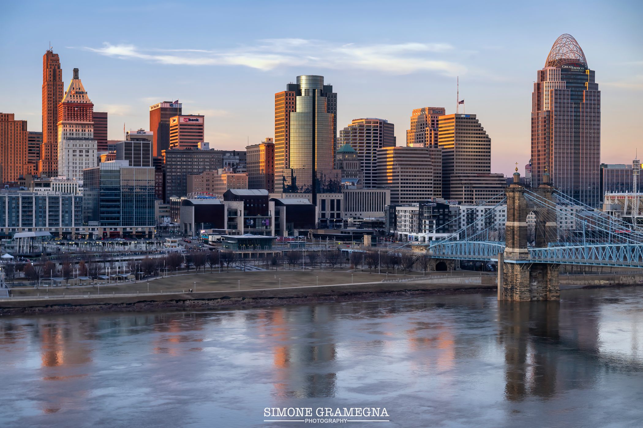 John A. Roebling Suspension Bridge & Cincinnati Skyline, USA