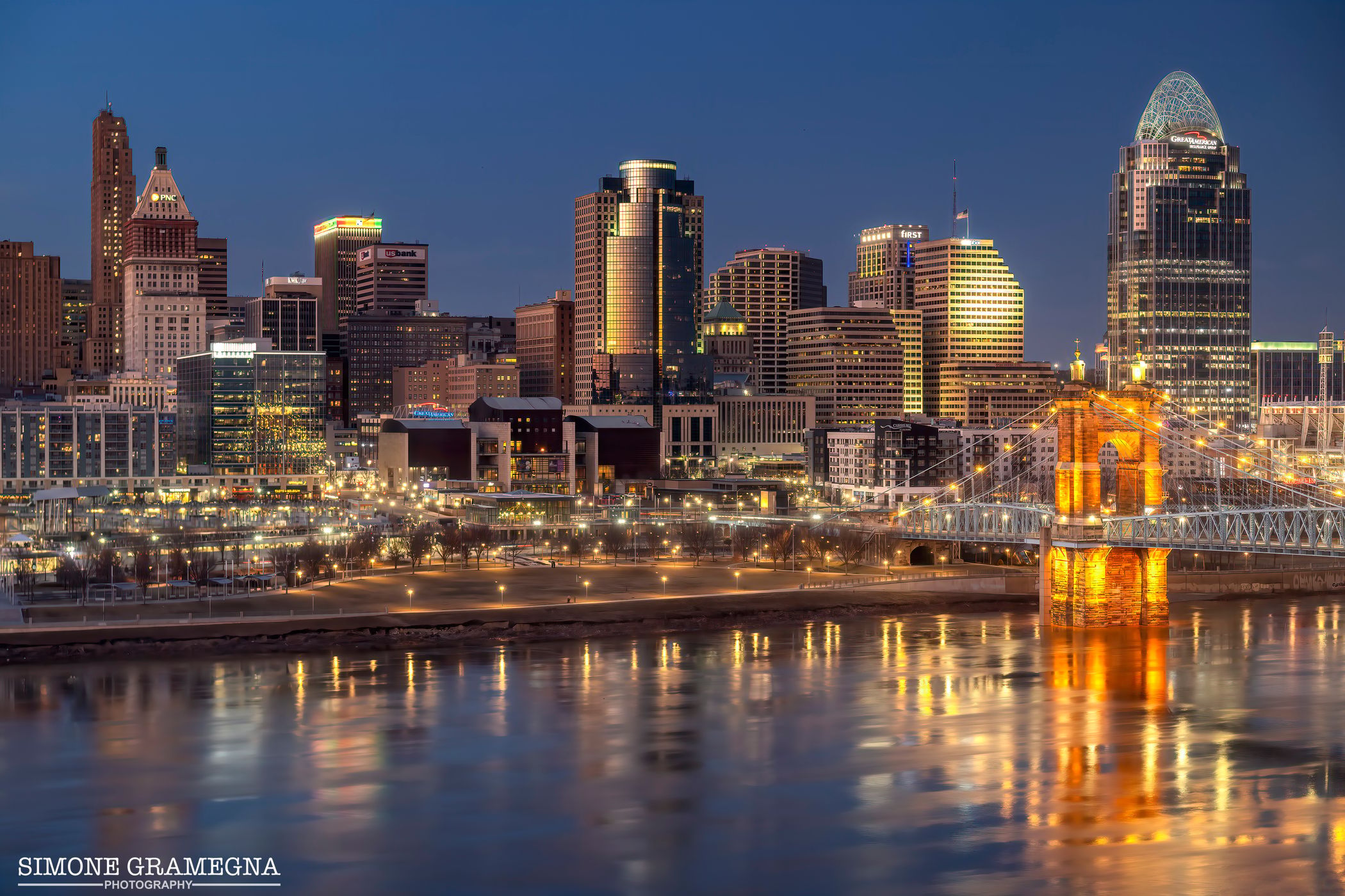 John A. Roebling Suspension Bridge & Cincinnati Skyline, USA