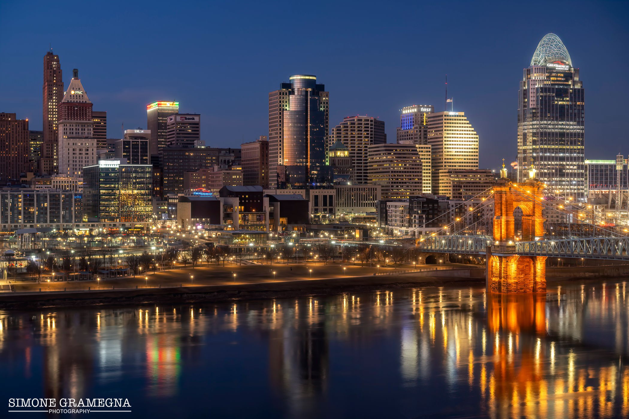 John A. Roebling Suspension Bridge & Cincinnati Skyline, USA