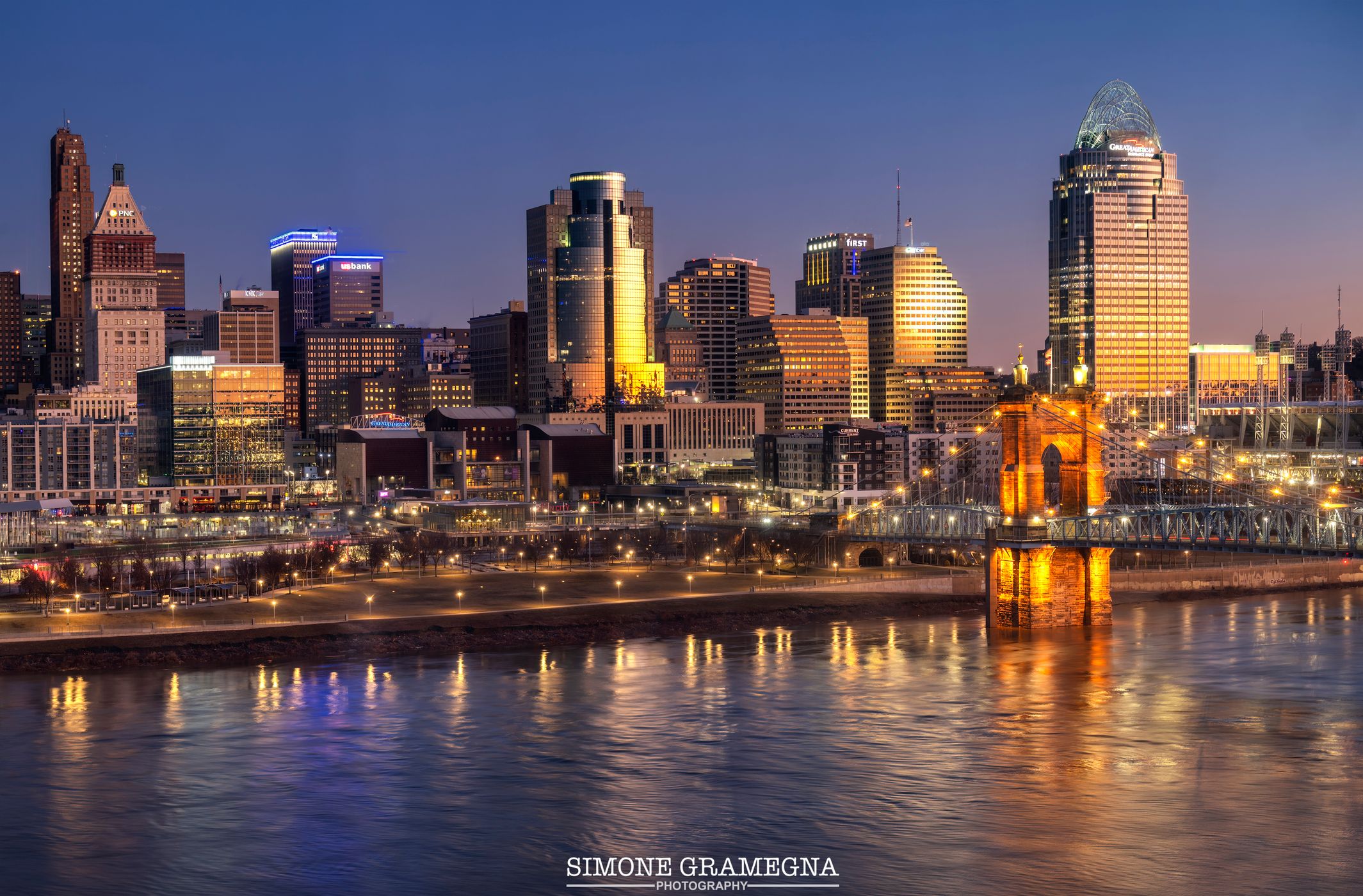 John A. Roebling Suspension Bridge & Cincinnati Skyline, USA