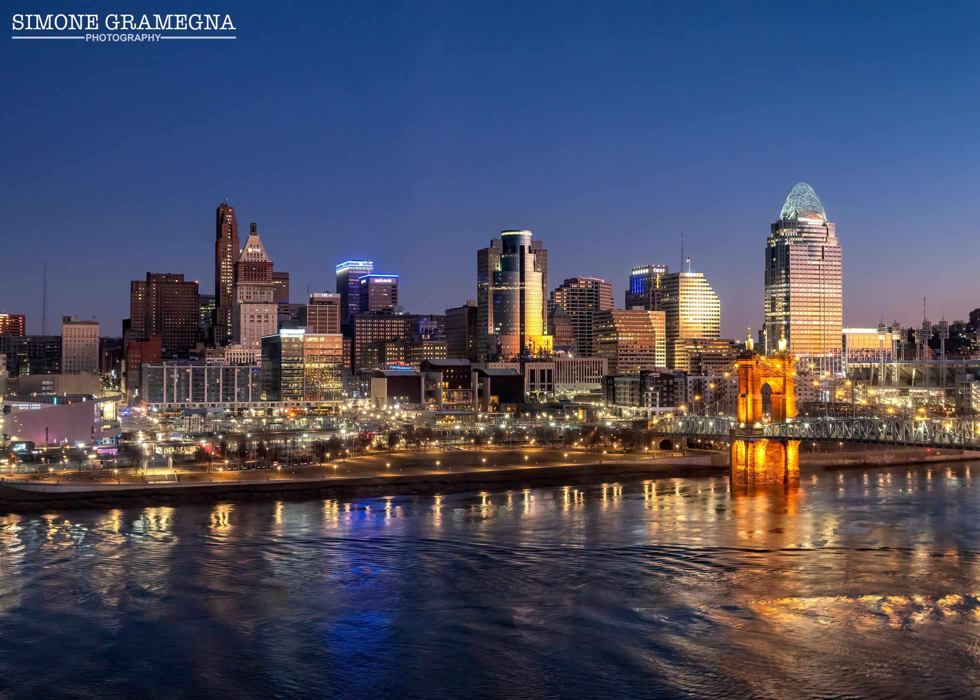 John A. Roebling Suspension Bridge & Cincinnati Skyline, USA