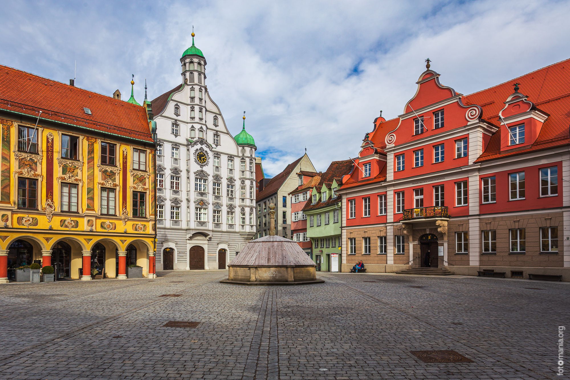 Memmingen Marktplatz mit dem Rathaus und Steuerhaus, Germany
