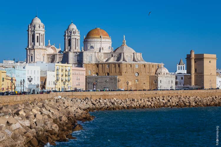 View to Catedral de Cádiz