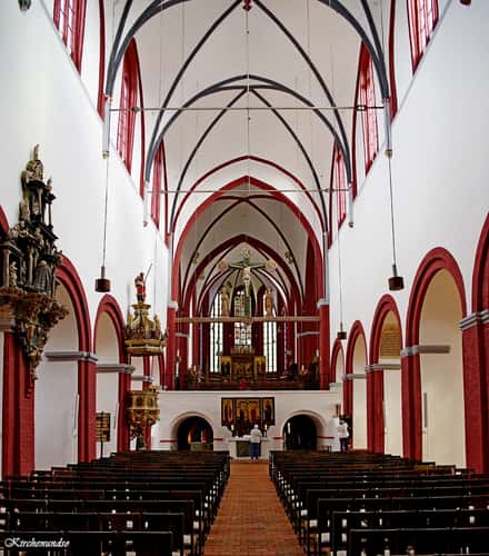 Dom St. Peter und Paul interior