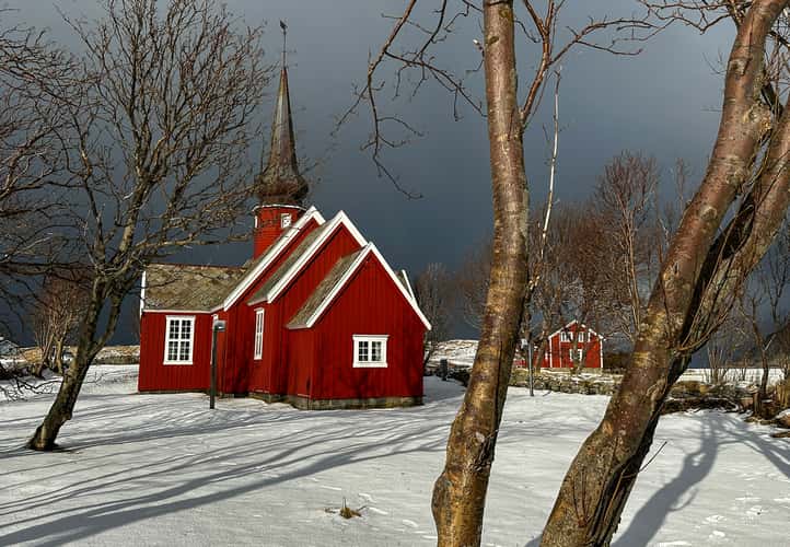 Flakstad Kirke