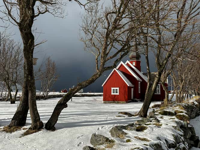 Flakstad Kirke