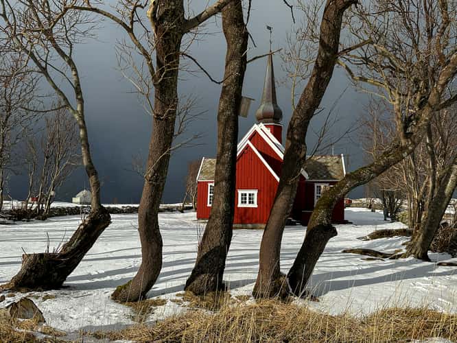 Flakstad Kirke