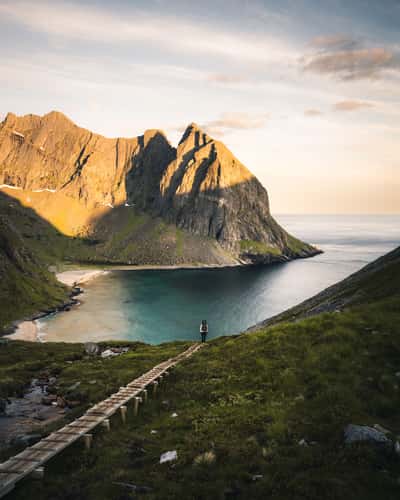 Kvalvika Beach, Hike