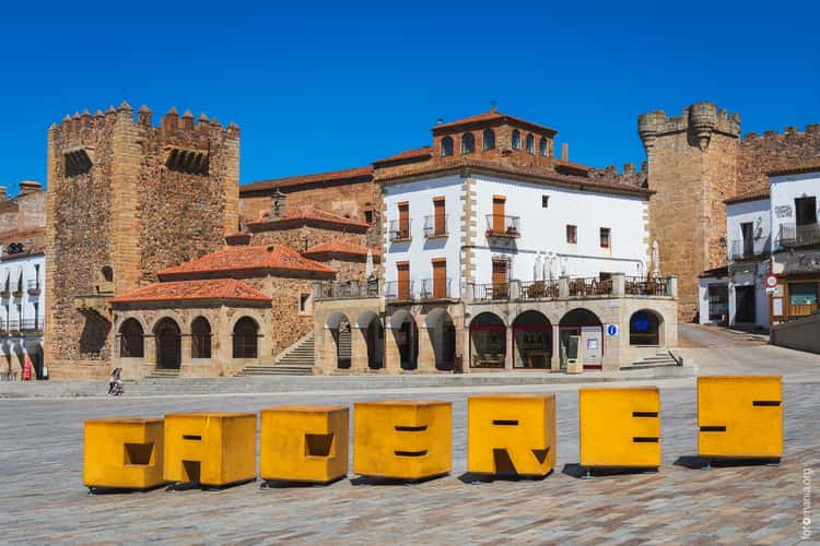 Letras Cáceres