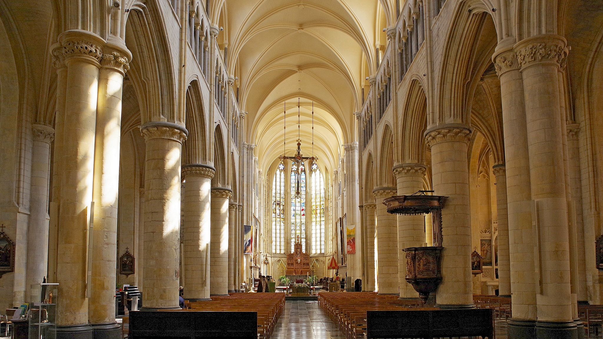 Onze-Lieve-Vrouwebasiliek interior, Belgium