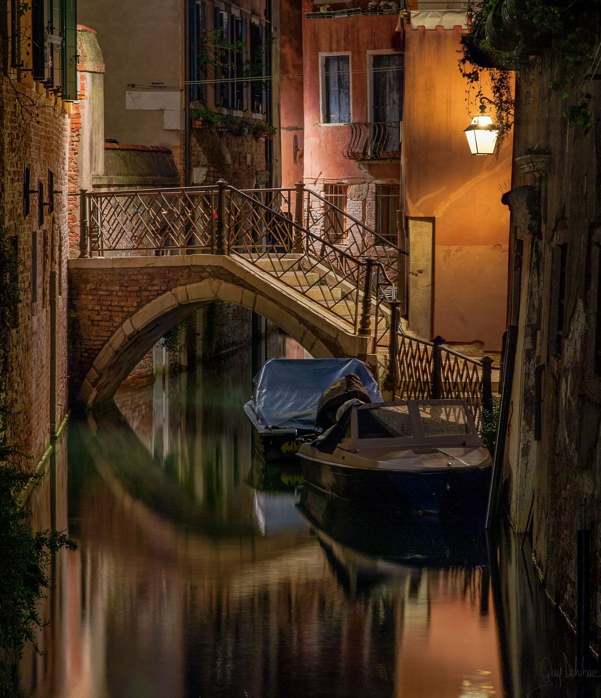 Ponte sur Rio de San Zanirovo Venice at night, Italy