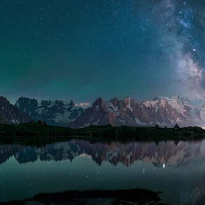 Reflet dans le Lac des Chéserys, Chamonix, France