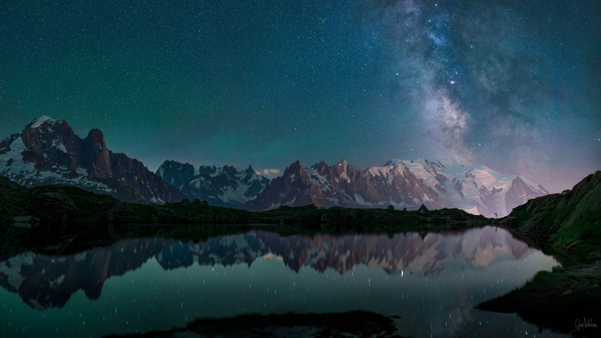 Reflet dans le Lac des Chéserys, Chamonix, France