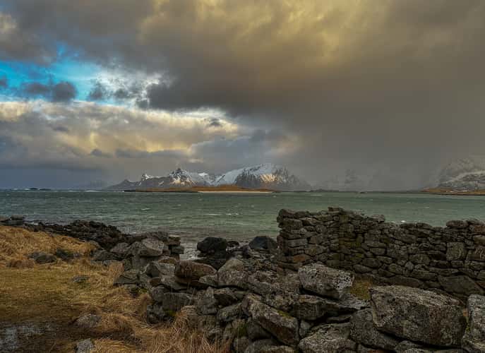 Beach houses with a view of Sandøya, Lofoten