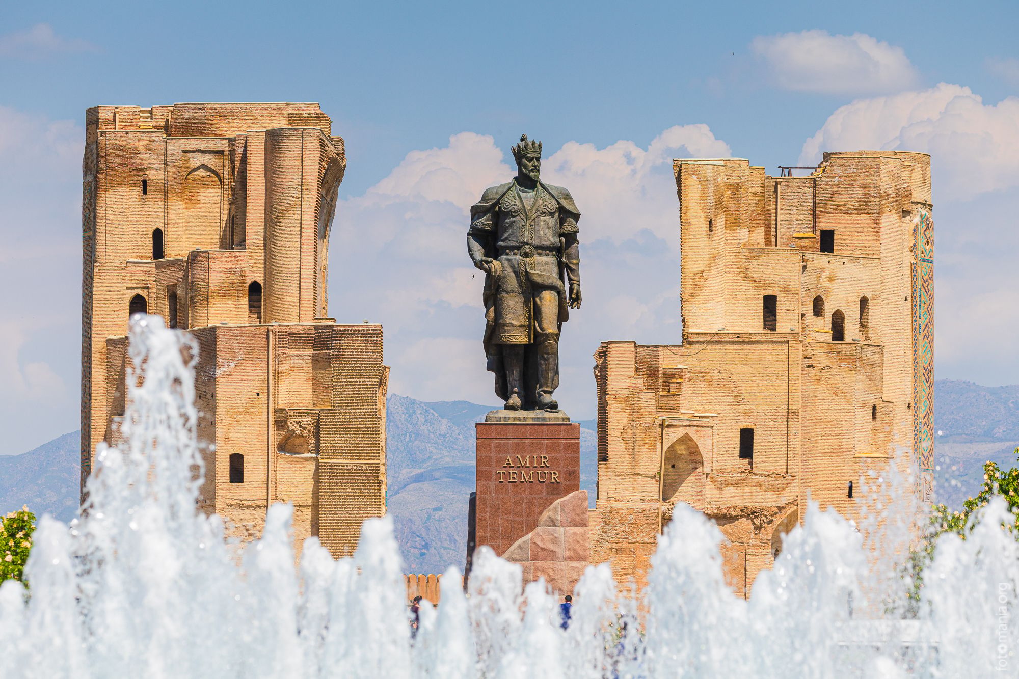 Ak-Saray Palace and statue of Amir Temur, Uzbekistan