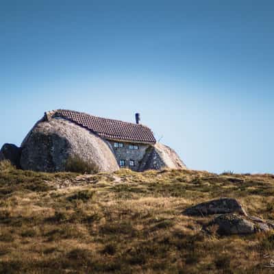 Casa do Penedo, Portugal
