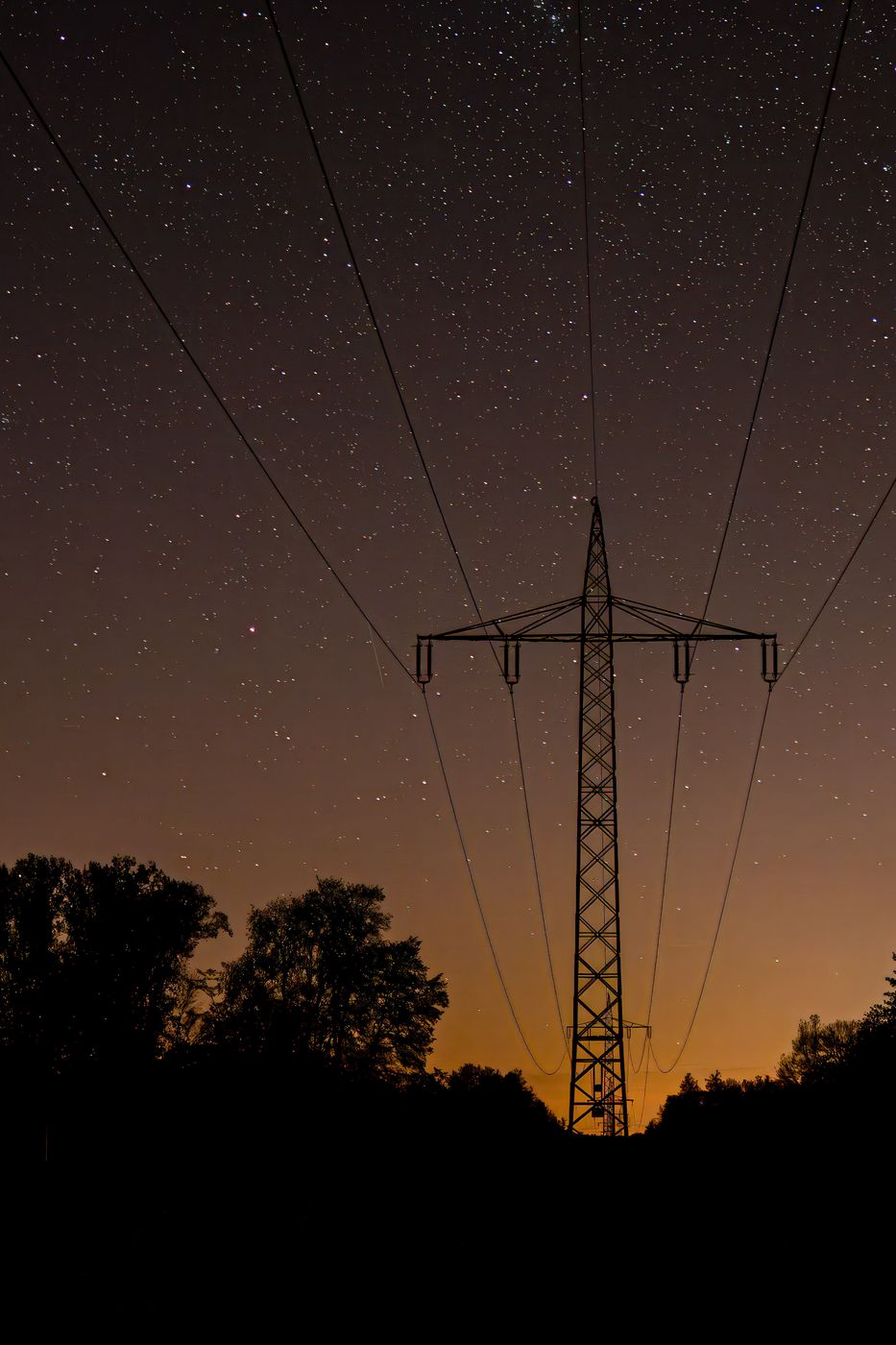 Hochspannungsleitung im Sternenlicht, Germany