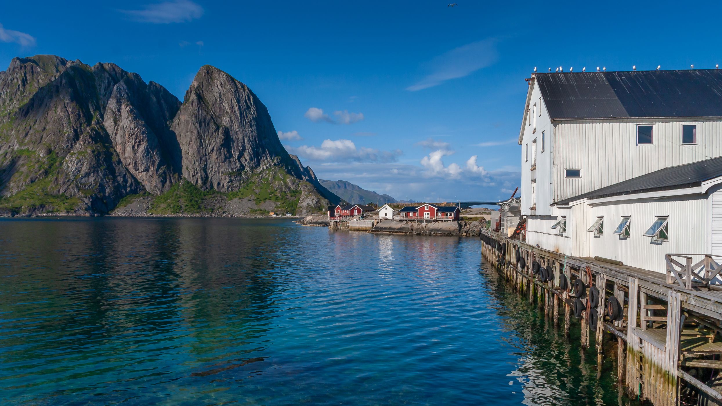 Olstind cabin in Sakrisøy, Norway