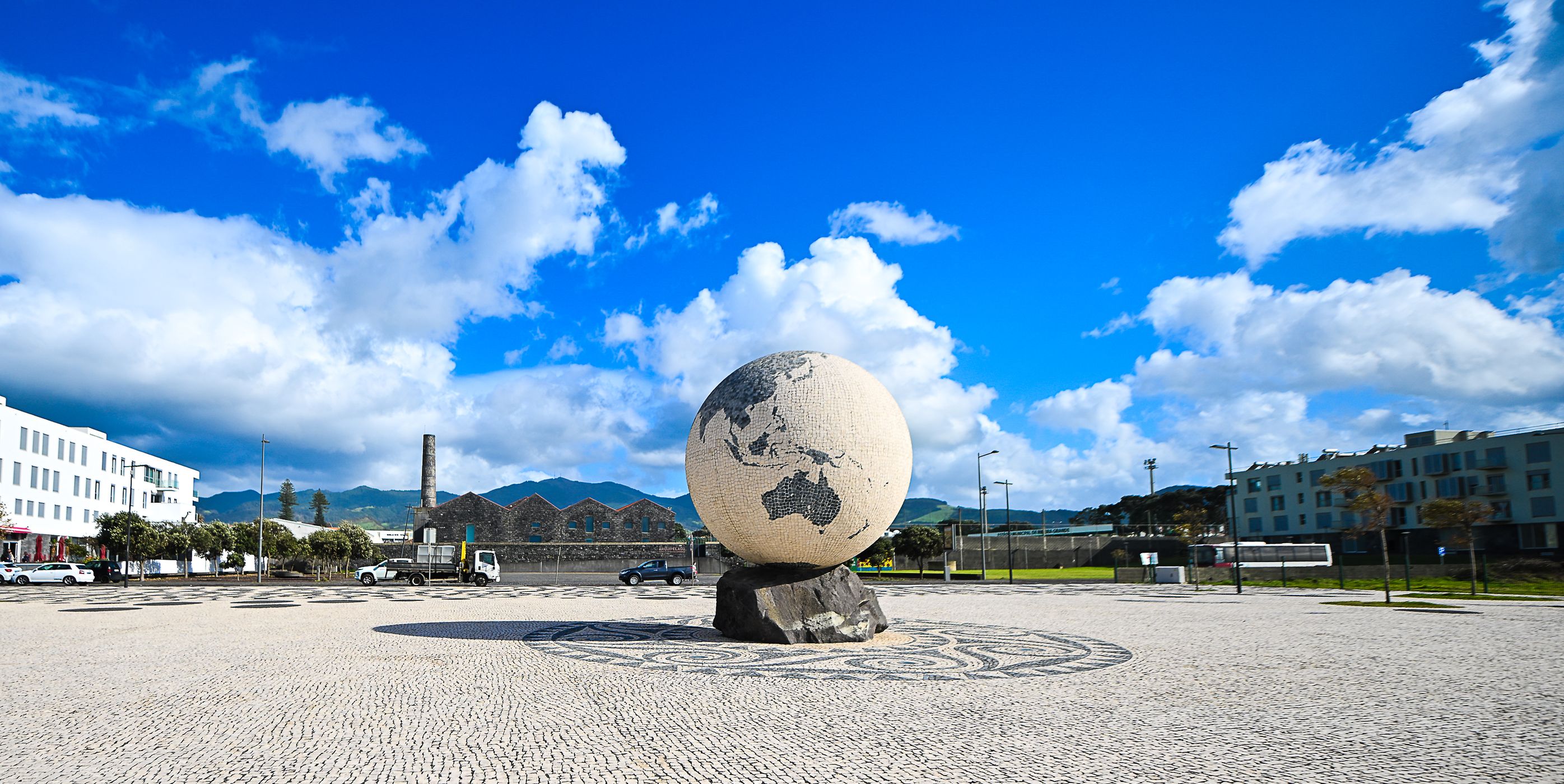 Praça do Emigrante, Portugal