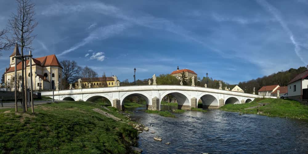 Baroque stone bridge and castle in 'Náměšť nad Oslavou'