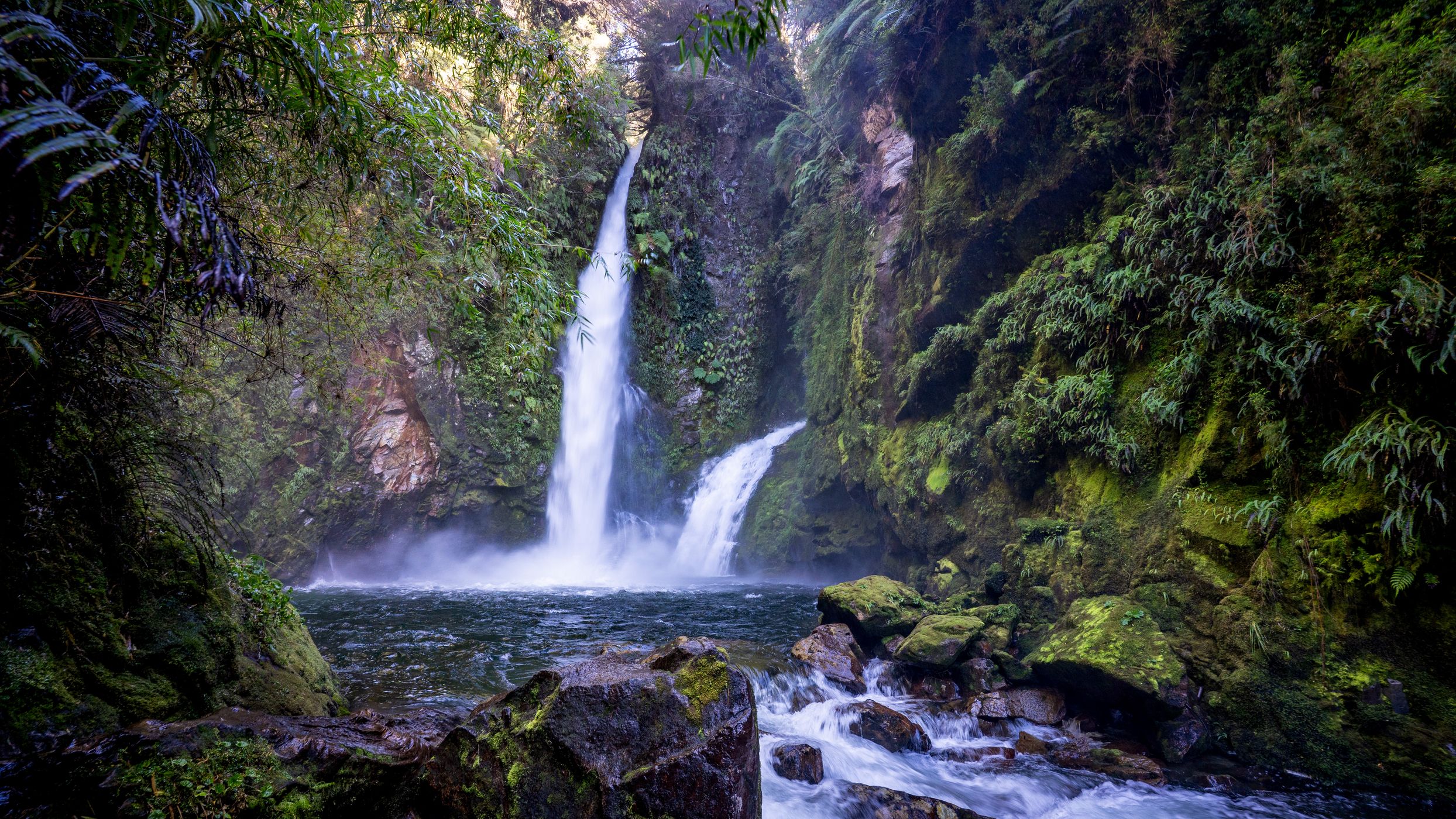 Cascada Escondia, Chile