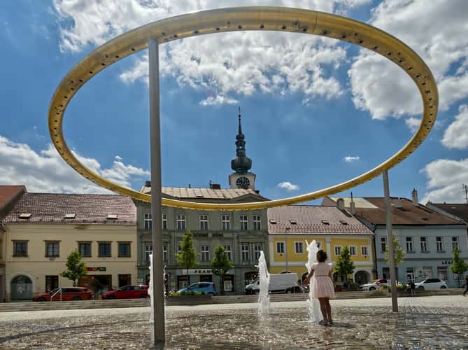 Golden ring fountain