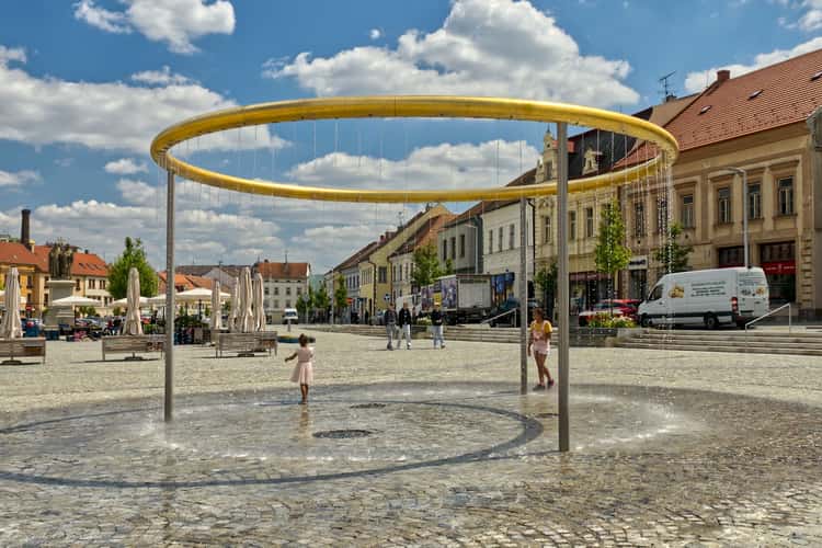 Golden ring fountain