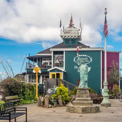 Oakland Harbor Light, USA