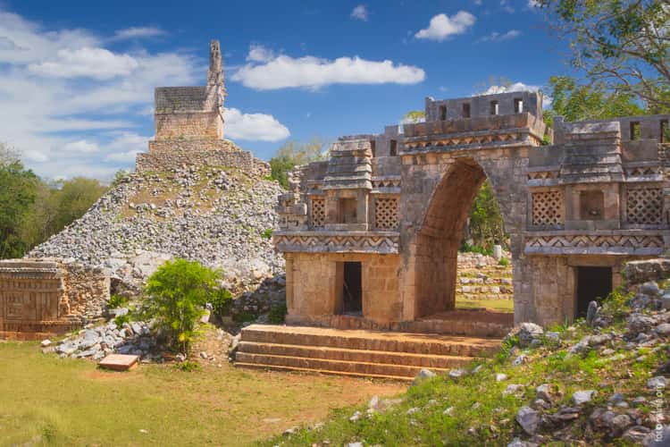 Remains of palace and arch in Labná