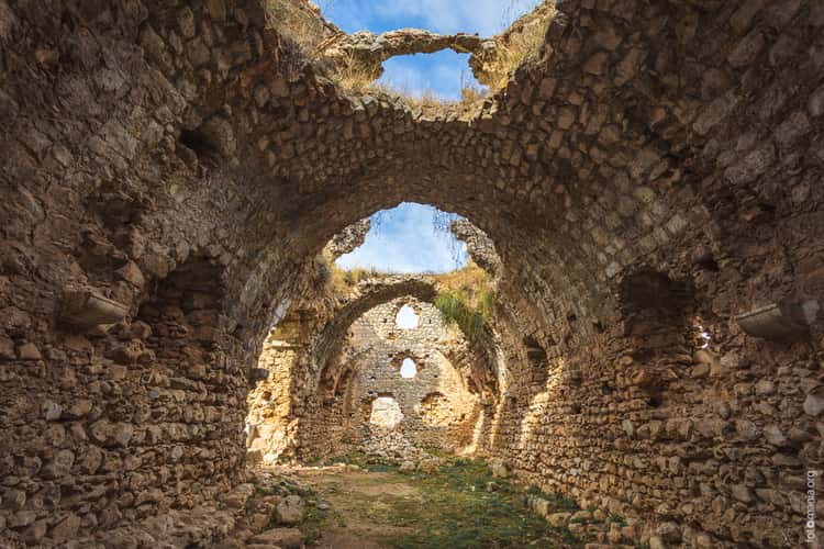 Ruins of Kizil Han caravanserai, Beçin