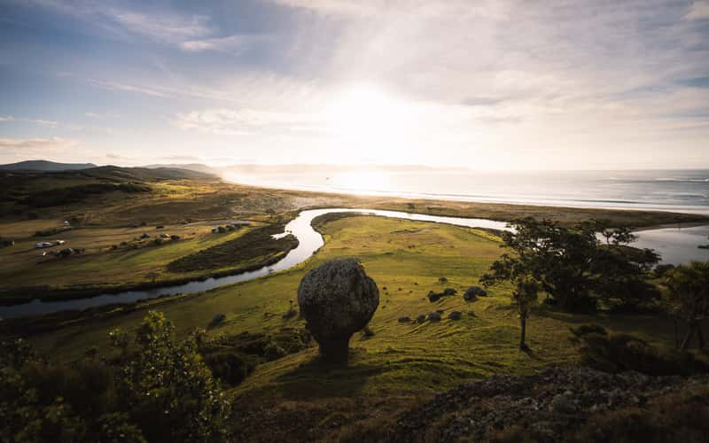 Spirit Bay, Lower Hill
