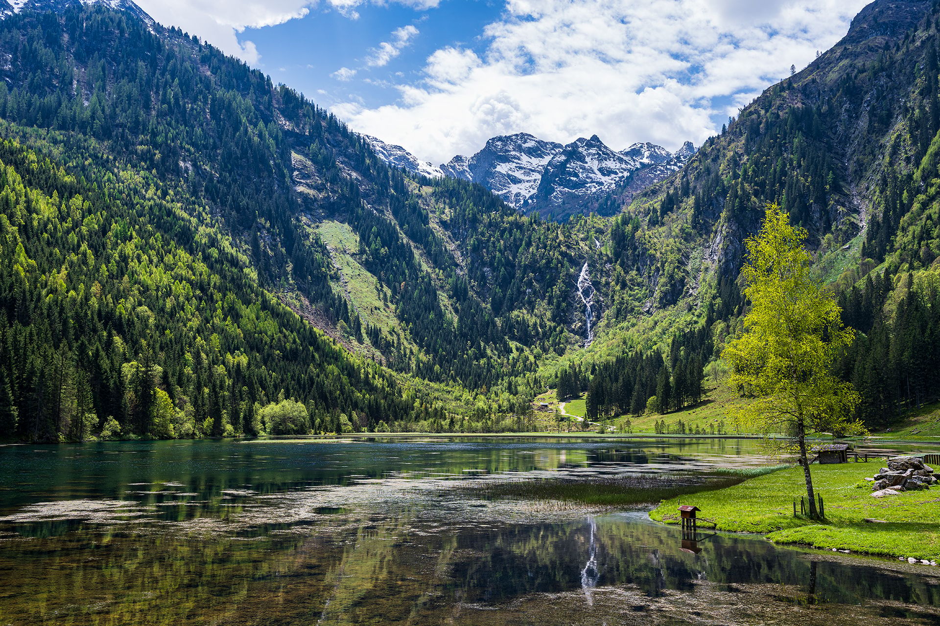 Steirischer Bodensee mit Wasserfall, Austria