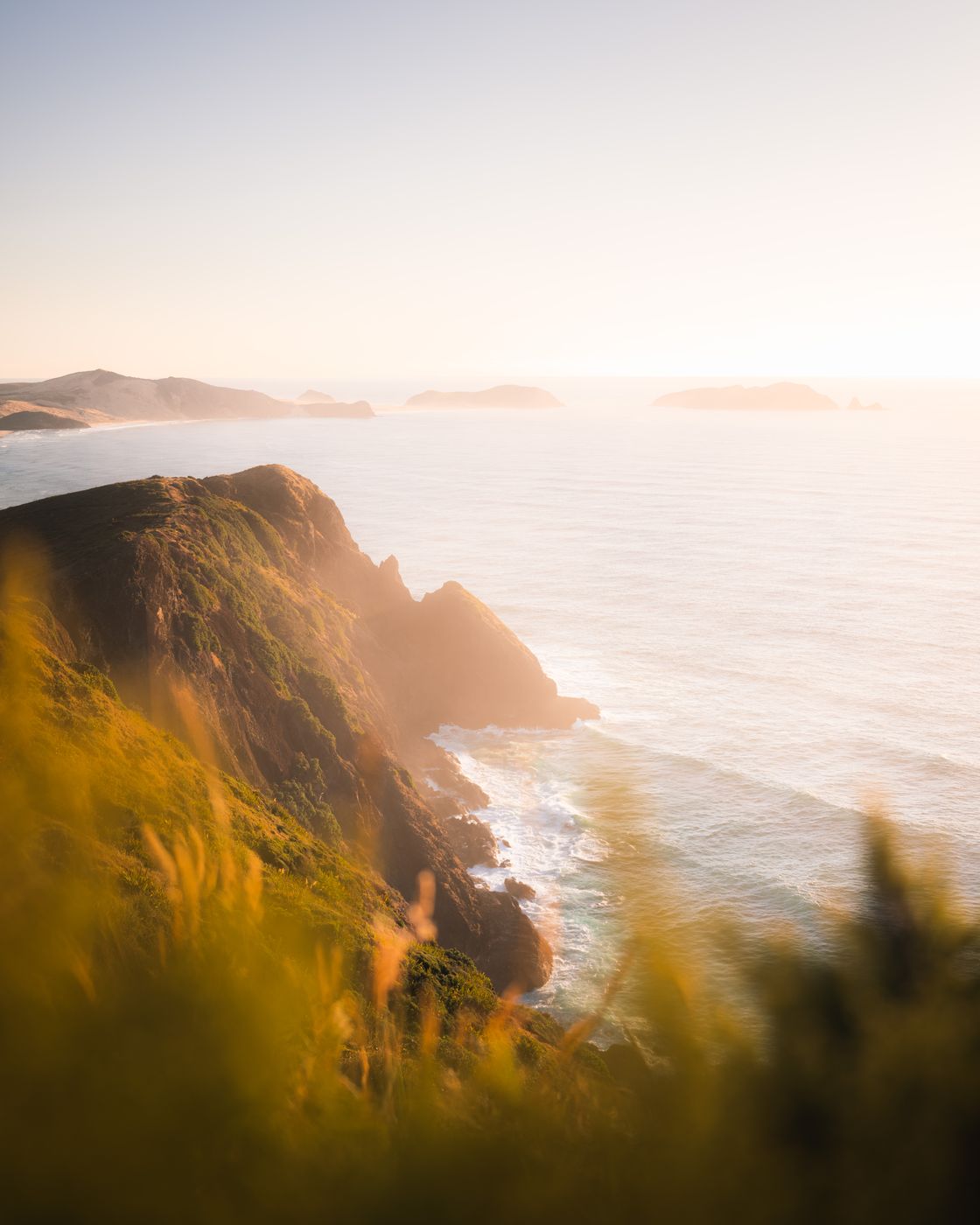 Te Werahi Beach Track, Cliffs, New Zealand