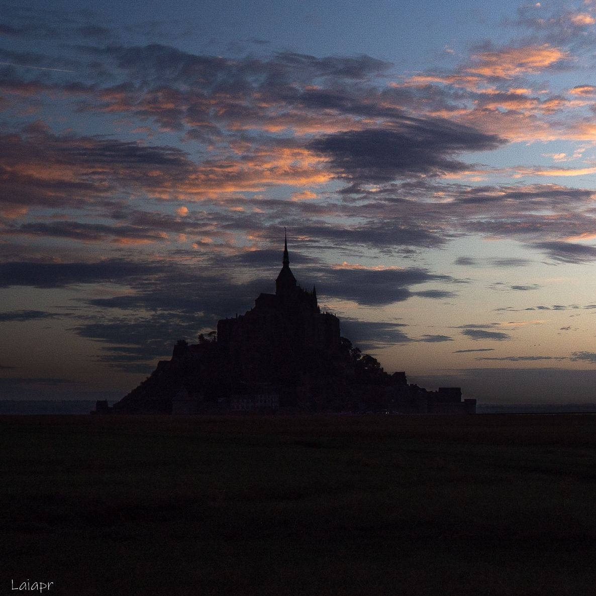 Amanecer en mont saint michel, France
