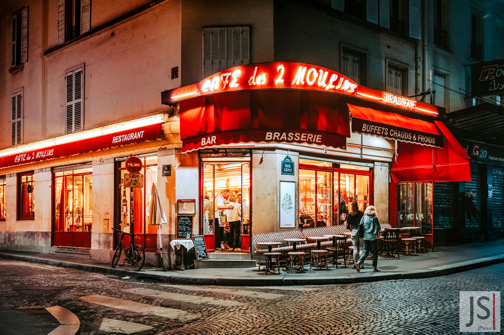 Café des 2 Moulins, Montmartre, Paris, France