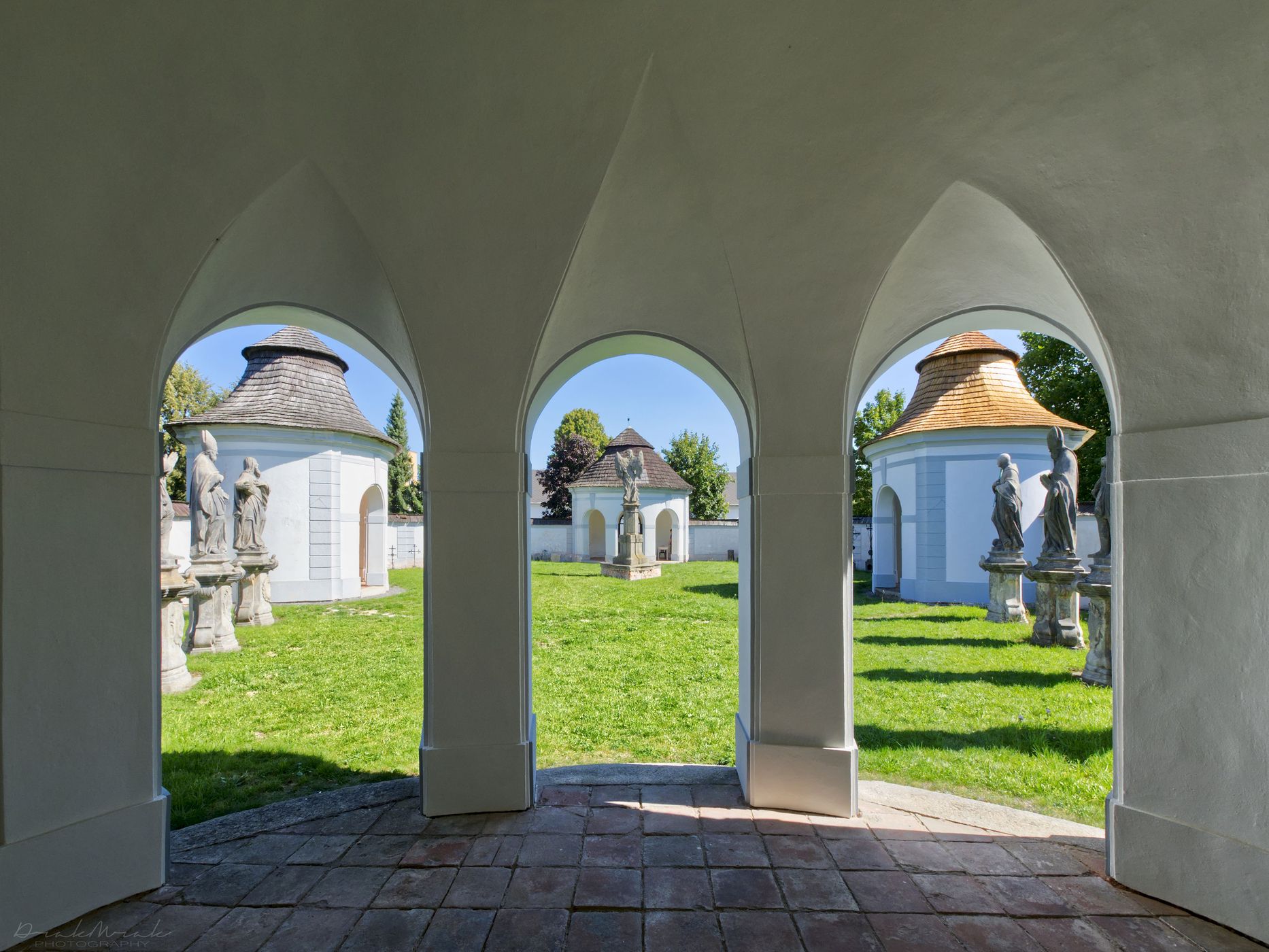 Lower Cemetery (Santini), Czech Republic