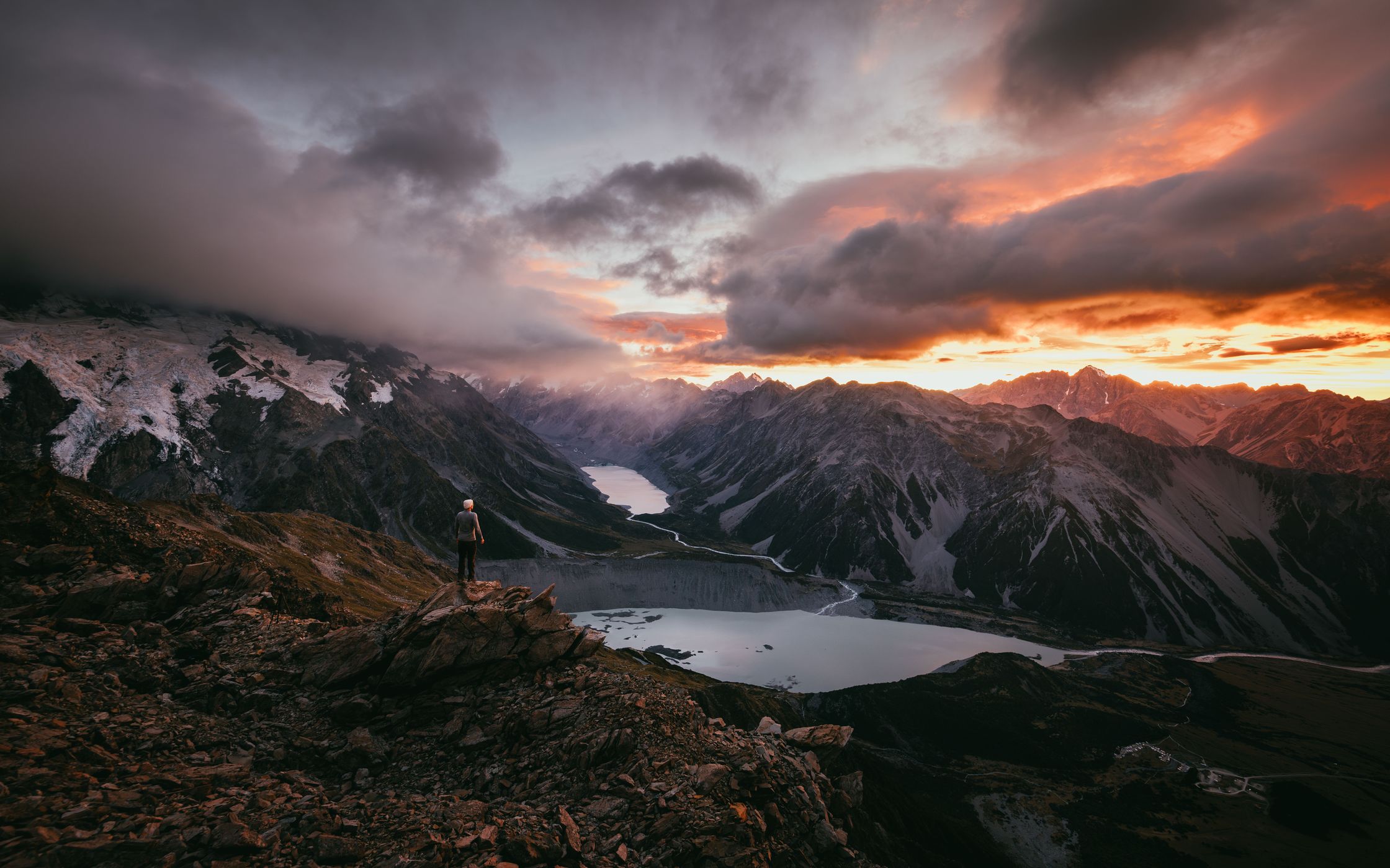 Mueller Lake and Hooker Lake view, Mount Cook National Park, New Zealand