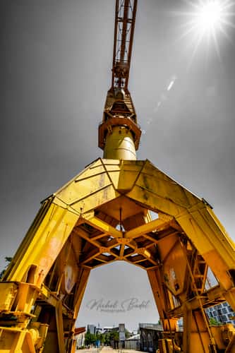 Nantes, la grue jaune