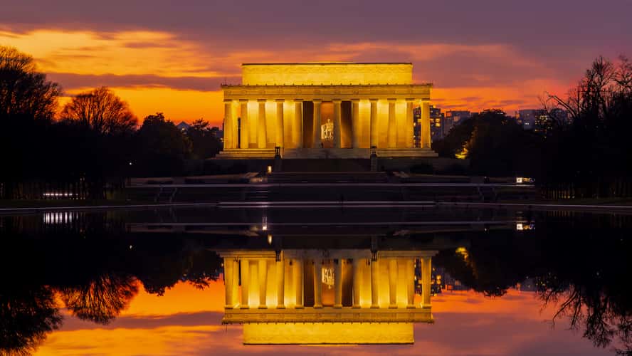 Reflecting Pool with Lincoln Monument