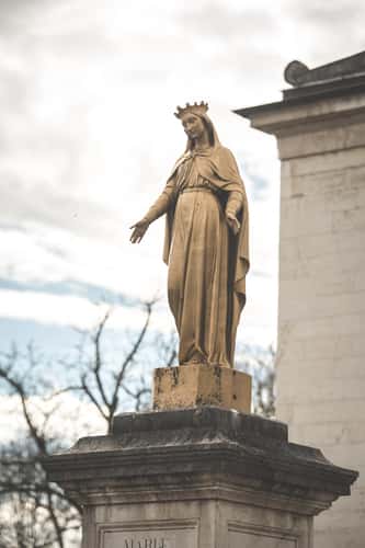 Statue of Mariæ at Église Notre-Dame et Saint-André