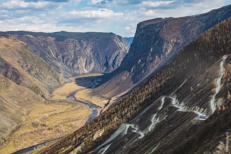 View to The Katu-Yaryk pass