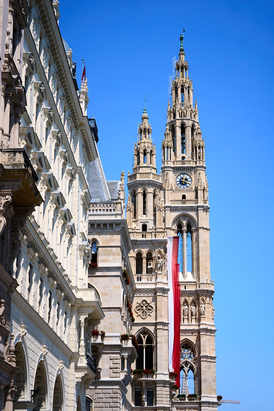 Votivkirche & Rathaus, Austria