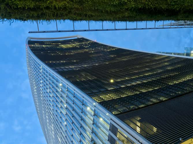 Walkie-talkie building