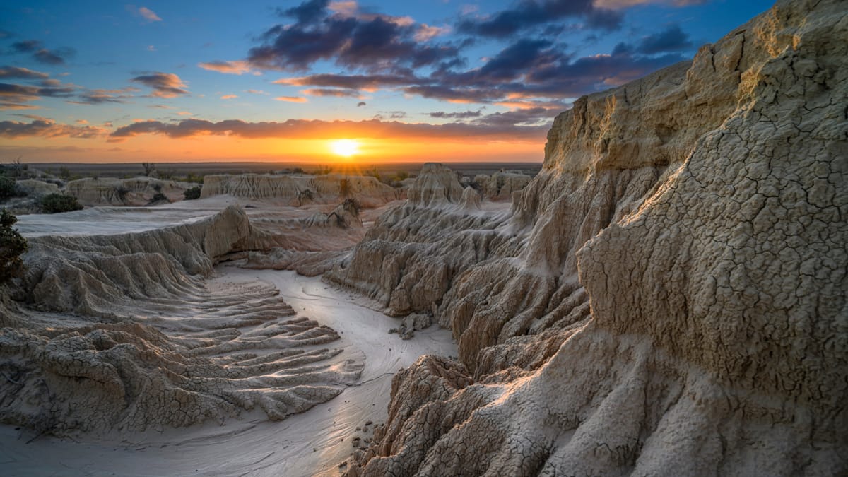 Walls of China, Australia