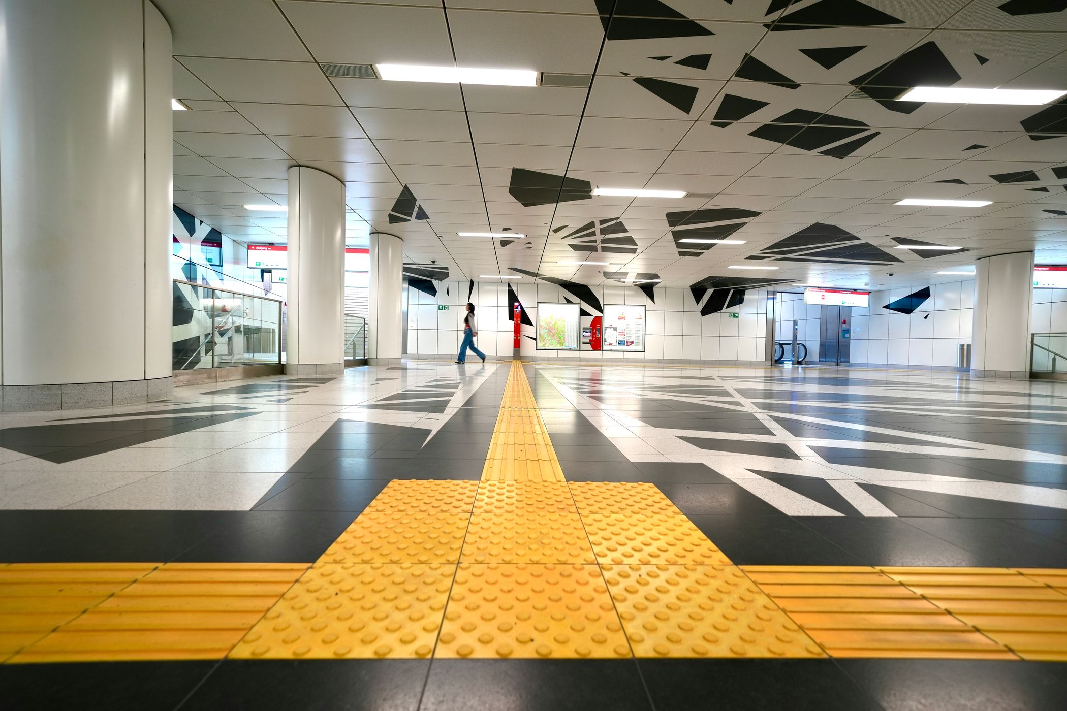 Wehrhahnlinie - U-Bahn-Station Pempelforter Straße, Düsseldorf, Germany