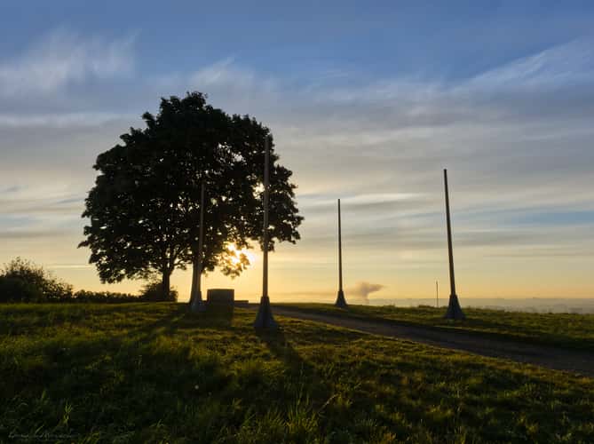 Žuráň, mound and memorial