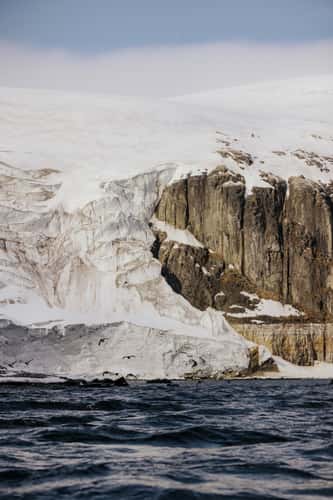Alkefjellet, Hilopenstretet