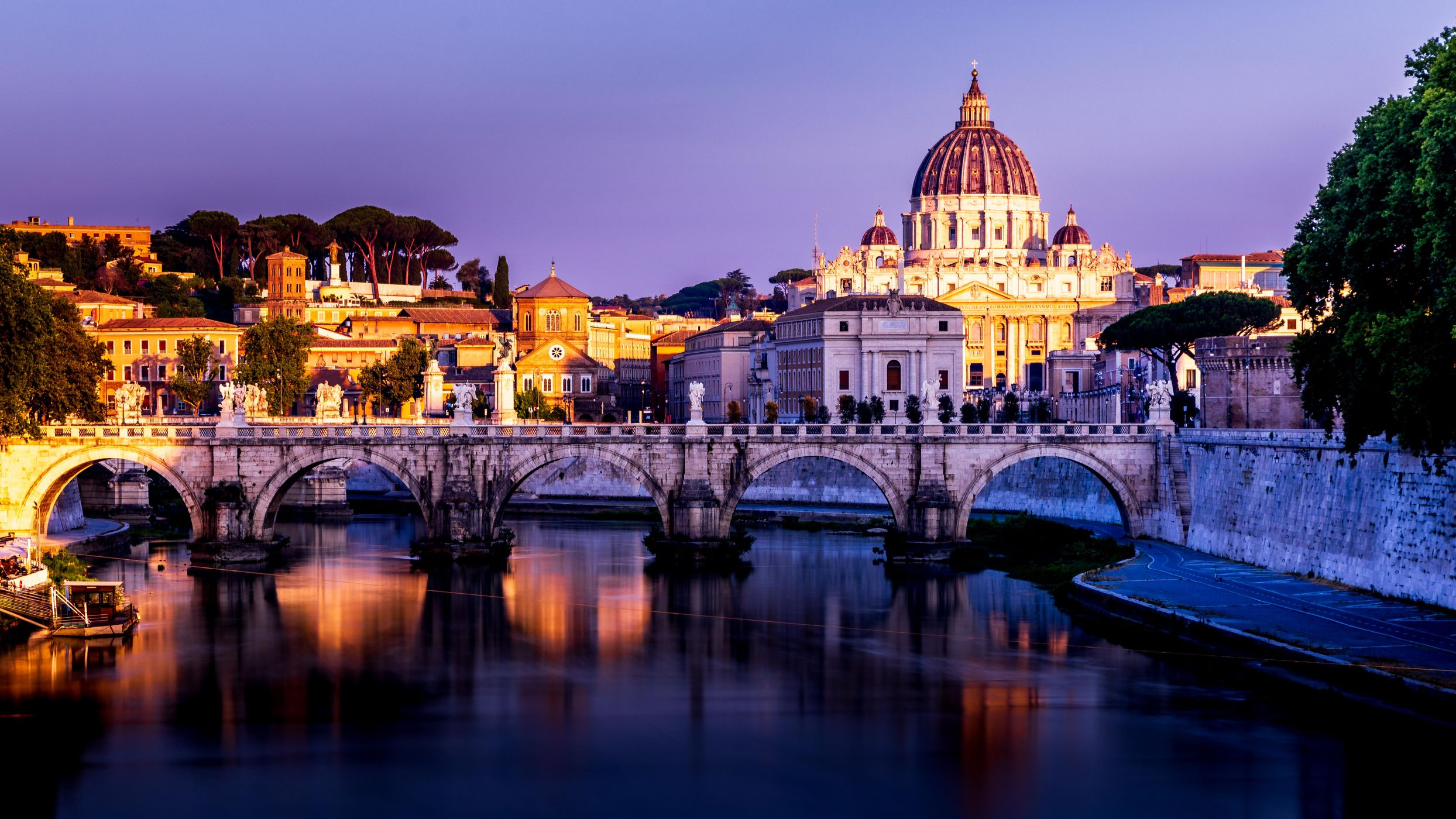 Basilica di San Pietro from Ponte Umberto I, Italy